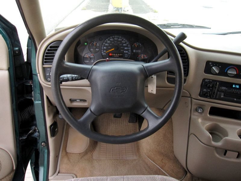 Used 1998 Chevrolet Astro AWD Passenger image 19