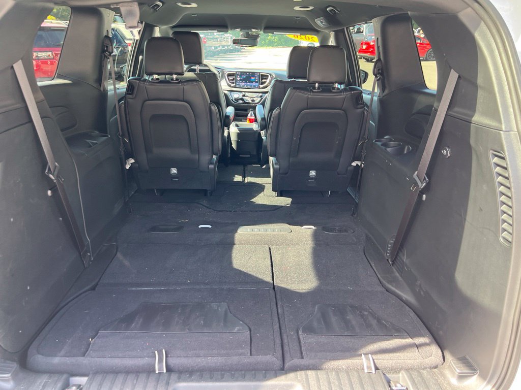 Used 2026 Chrysler Pacifica Select AWD/4WD image 9