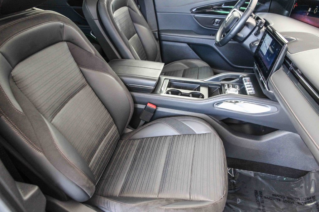 Used 2024 Lincoln Nautilus Reserve w/ Equipment Group 202A AWD/4WD image 18