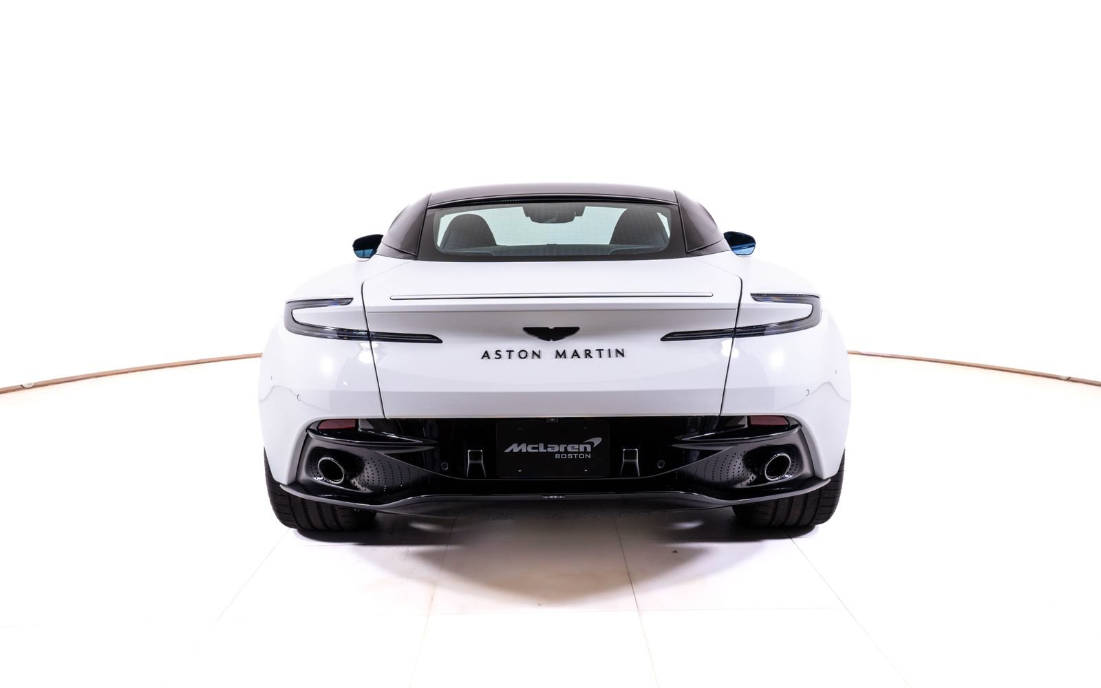 Used 2025 Aston Martin DB12 Coupe RWD image 4