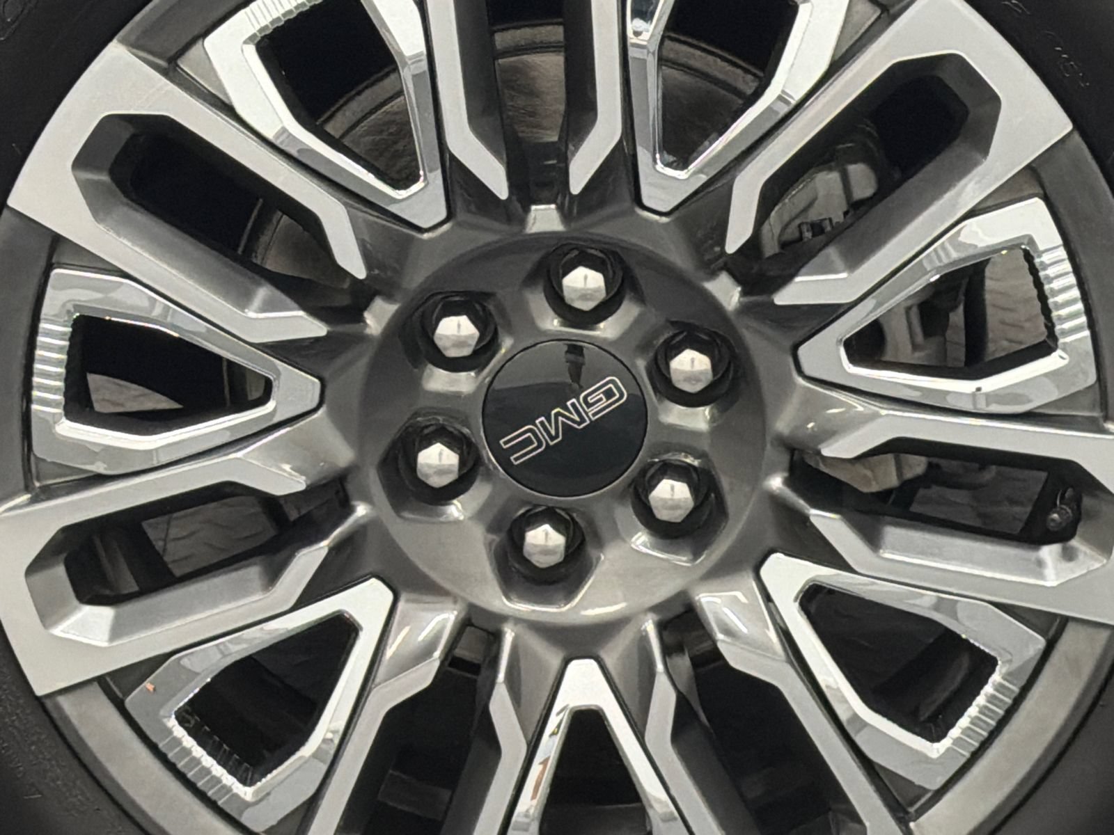 Used 2023 GMC Yukon XL Denali Ultimate AWD/4WD image 5