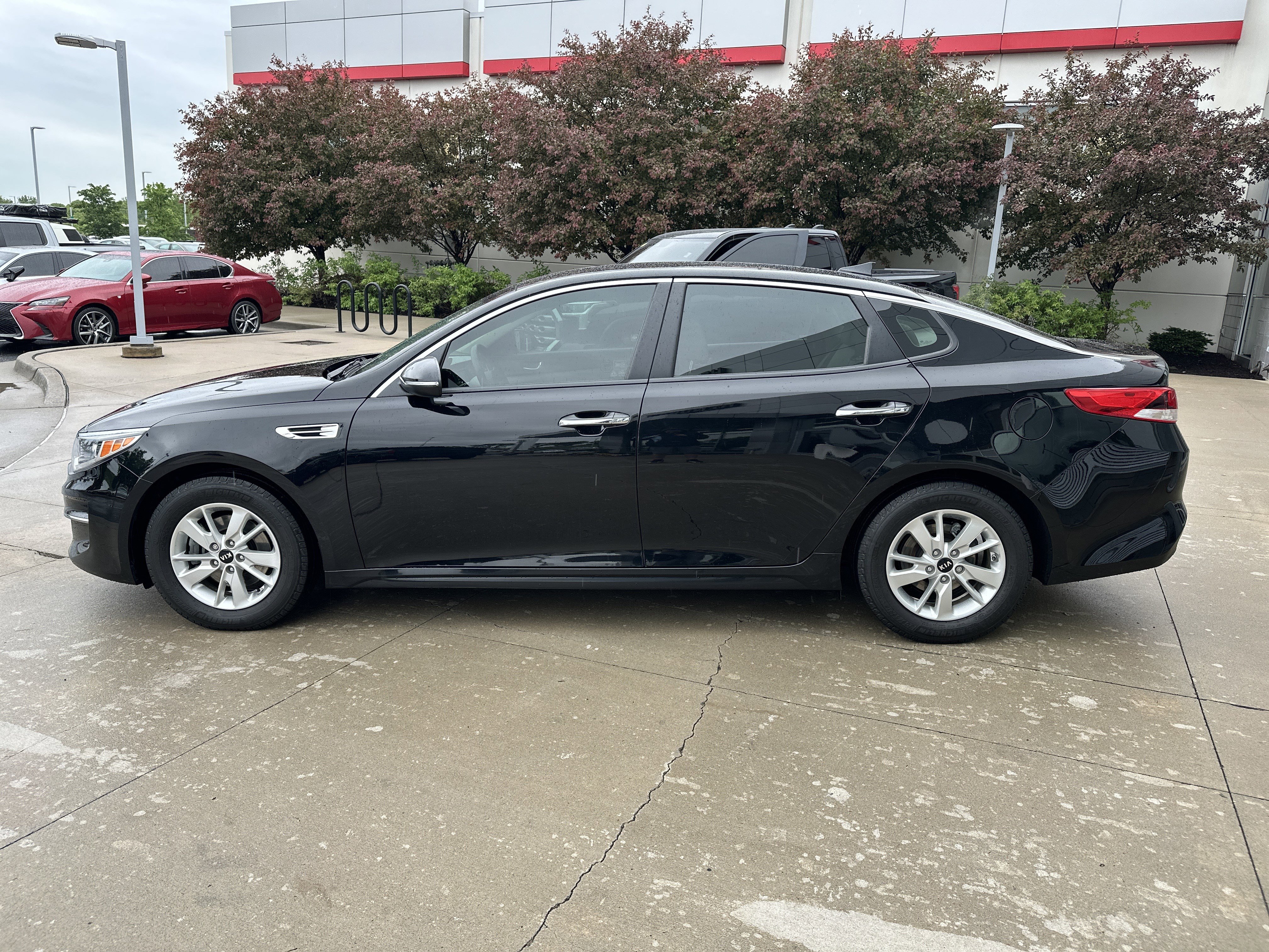 Used 2017 Kia Optima LX FWD image 9