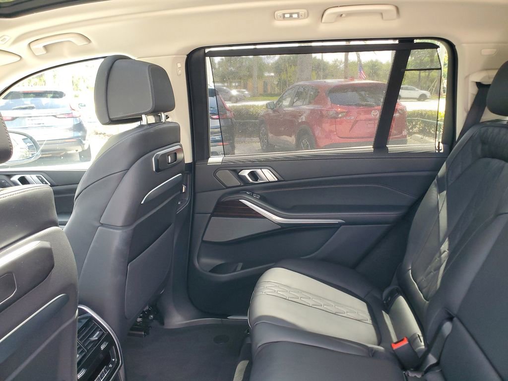 Used 2025 BMW X7 xDrive40i image 11