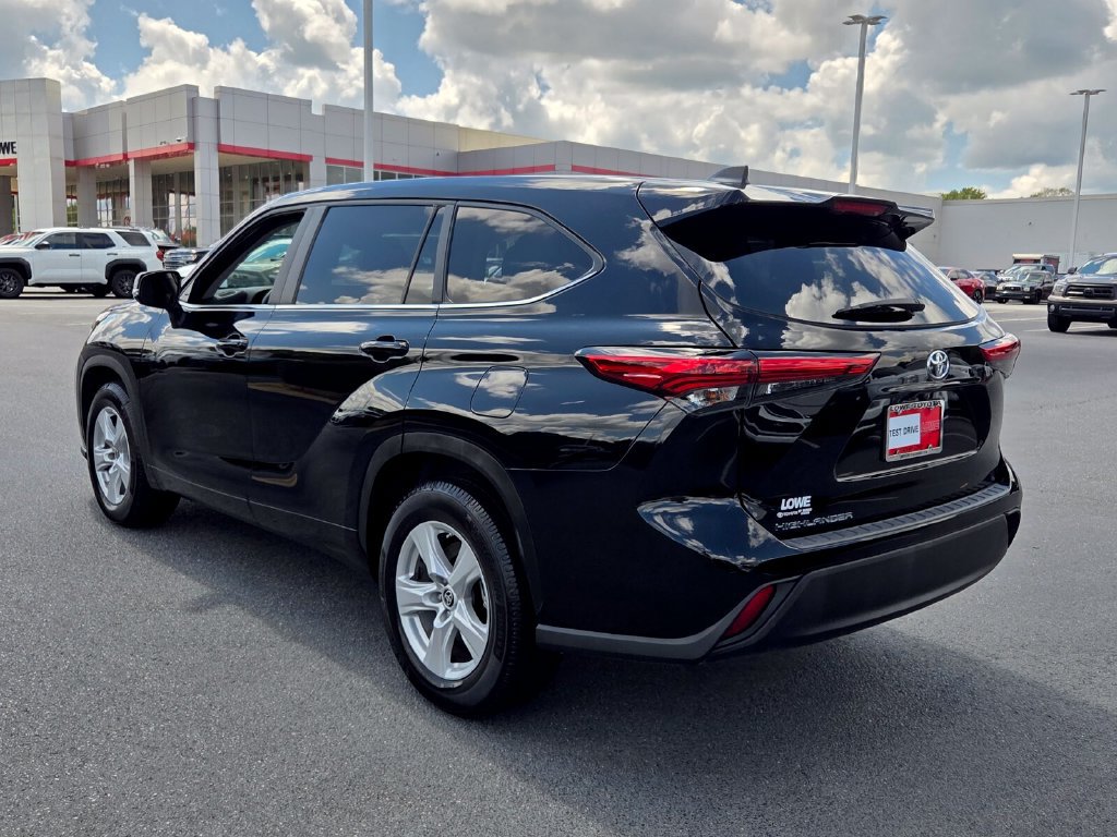 Used 2023 Toyota Highlander L FWD image 10