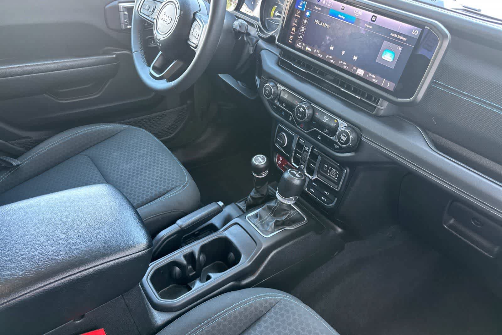 Used 2024 Jeep Wrangler Unlimited Rubicon 4xe AWD/4WD image 17