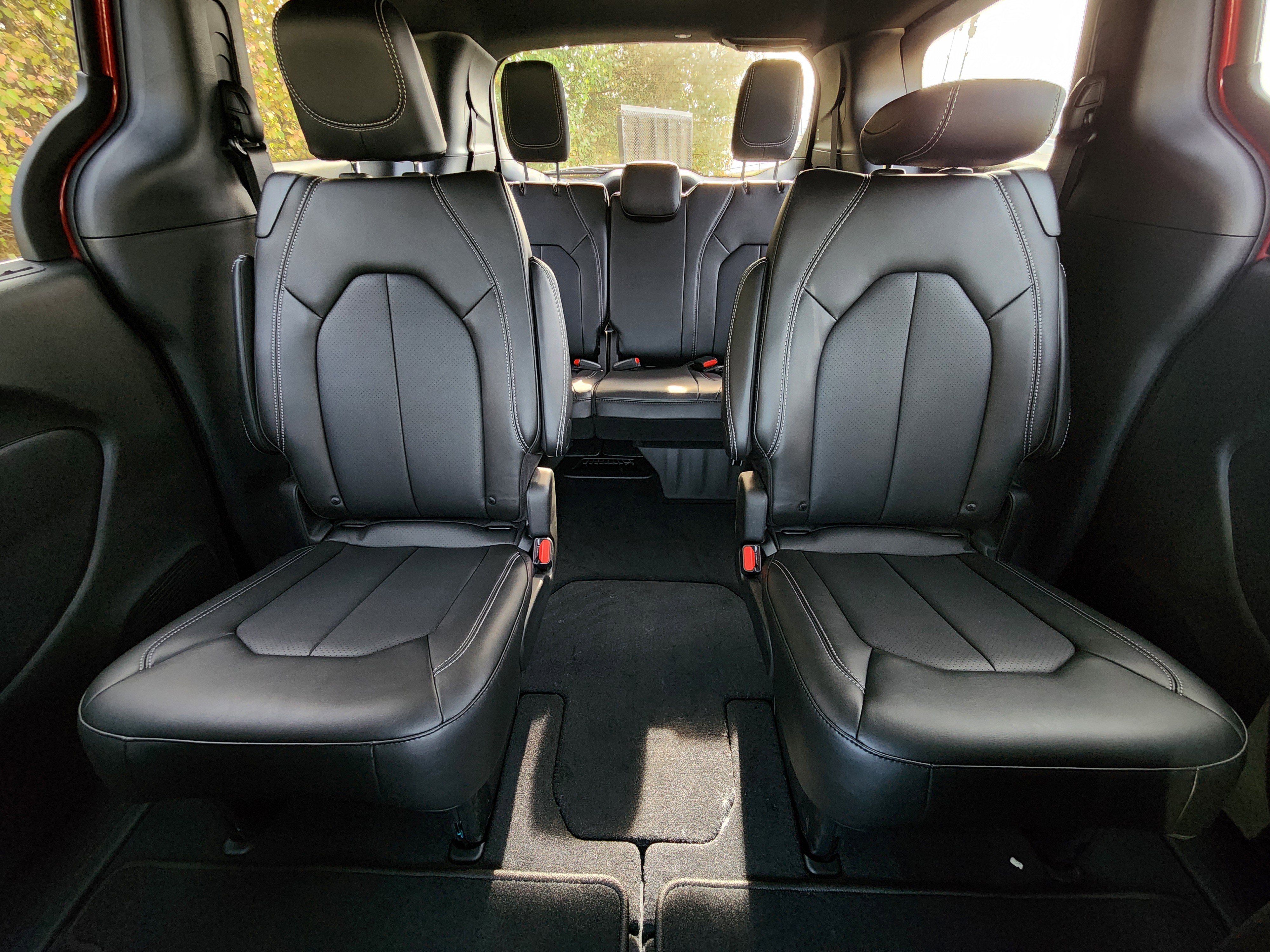 New 2026 Chrysler Pacifica Select FWD image 8