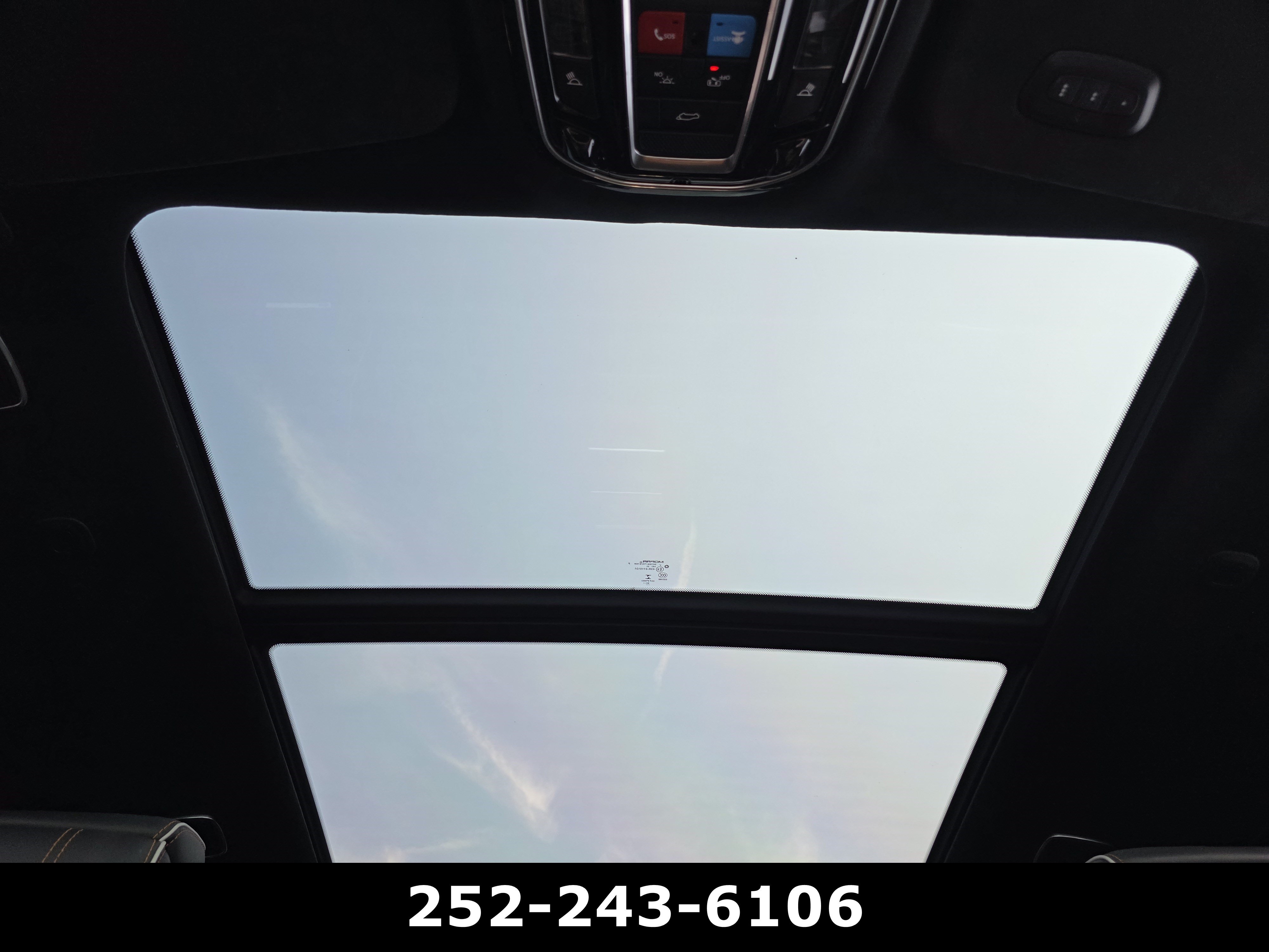 Used 2023 Jeep Grand Wagoneer Series III AWD/4WD image 10