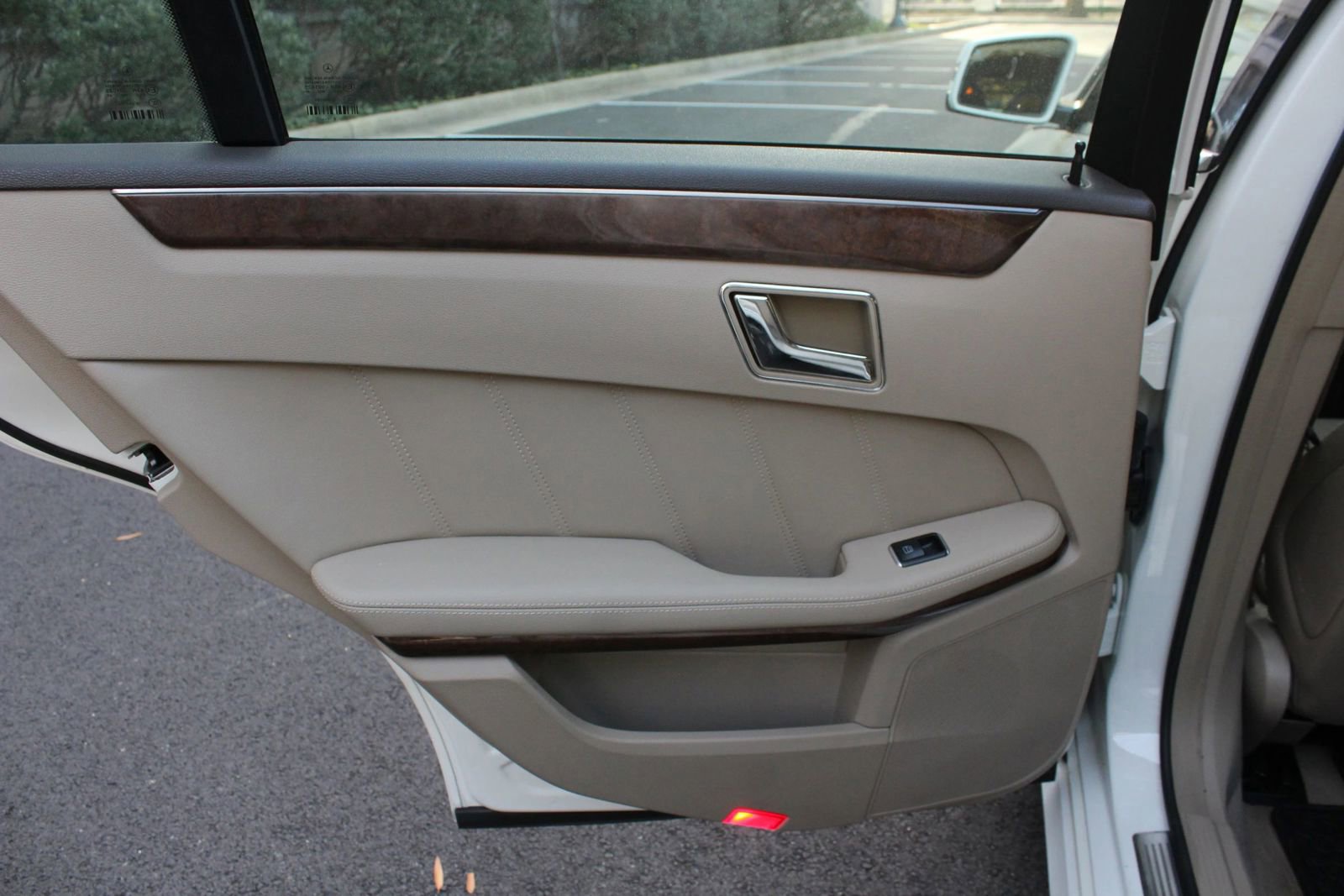 Used 2011 Mercedes-Benz E 350 4MATIC Sedan image 14