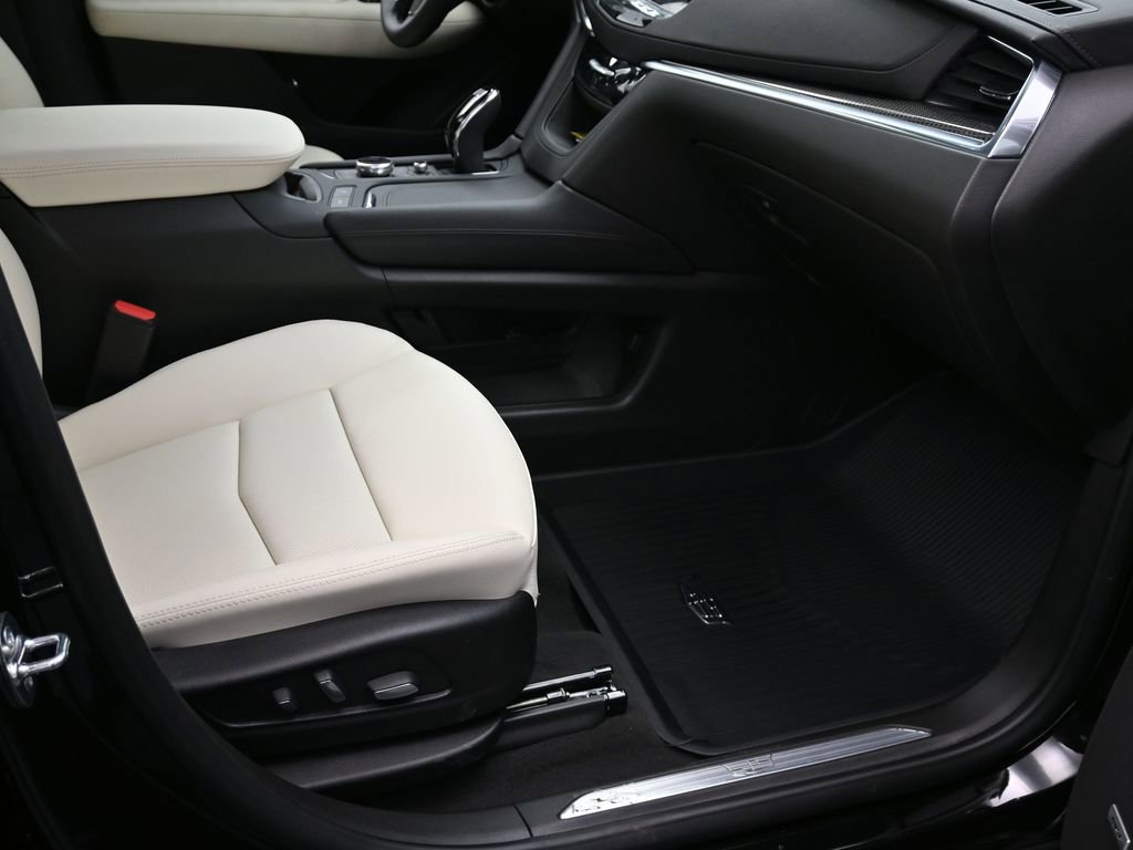 New 2026 Cadillac XT5 Sportv w/ LPO, Floor Liner Package AWD/4WD image 21