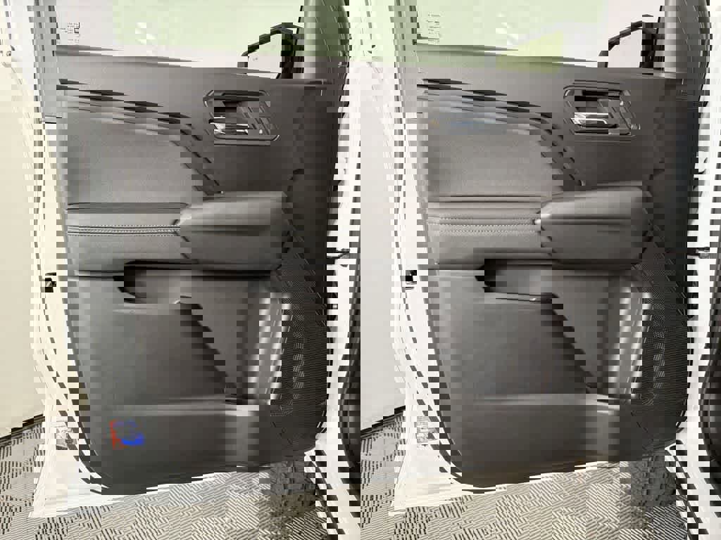 New 2026 GMC Canyon Elevation w/ Convenience Package image 15