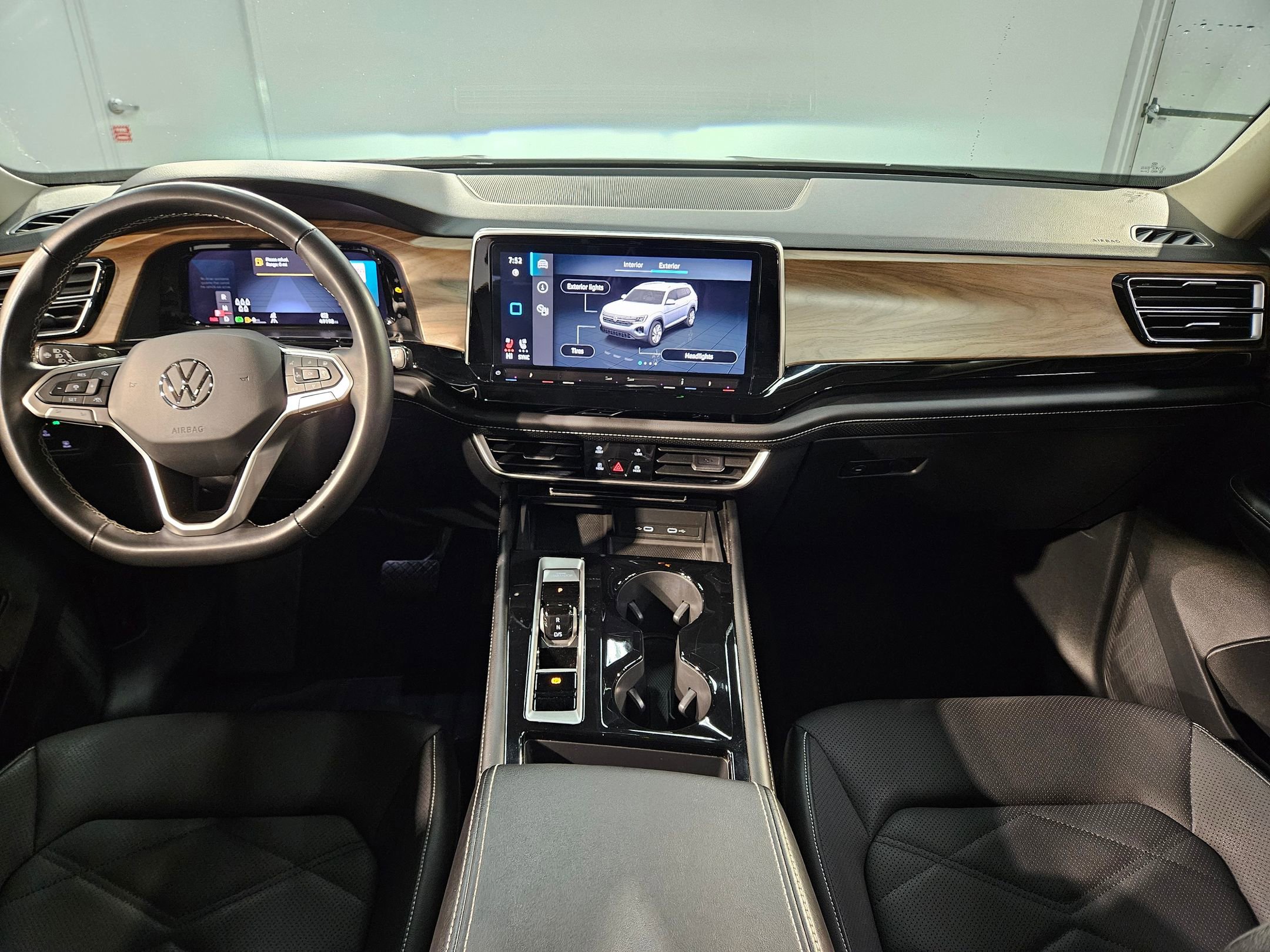 Used 2024 Volkswagen Atlas SE image 10