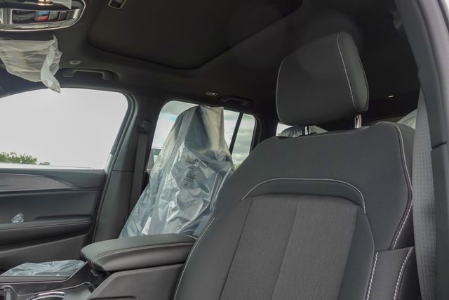 New 2025 Jeep Grand Cherokee Laredo X image 13