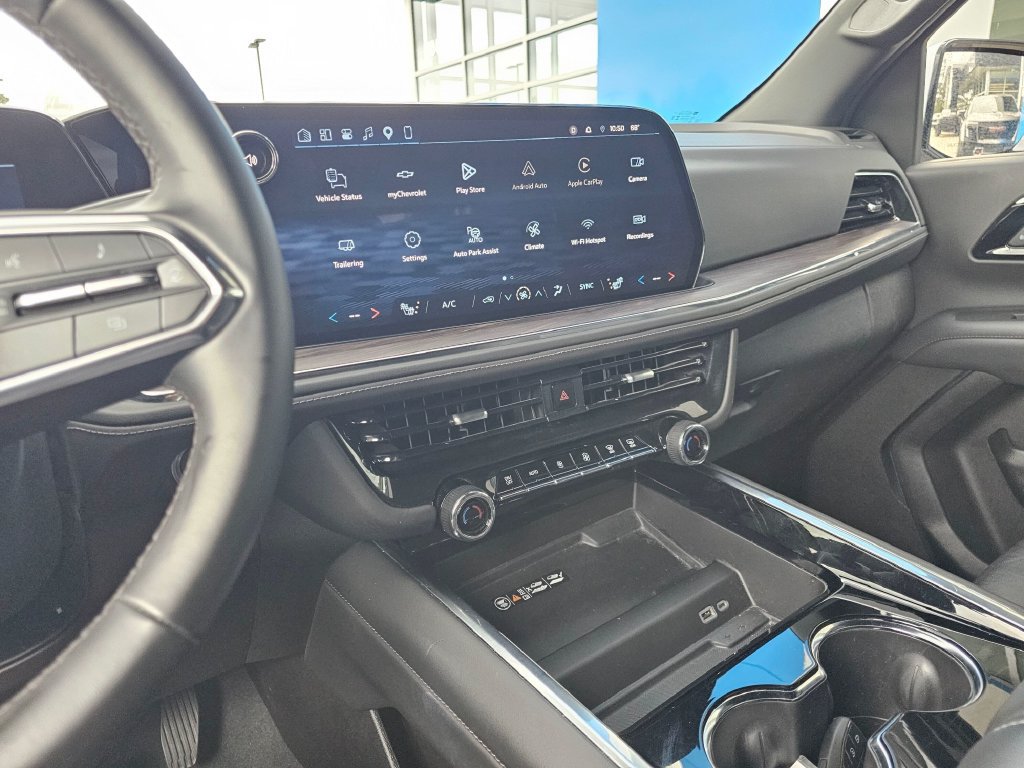 Used 2025 Chevrolet Suburban Z71 AWD/4WD image 28