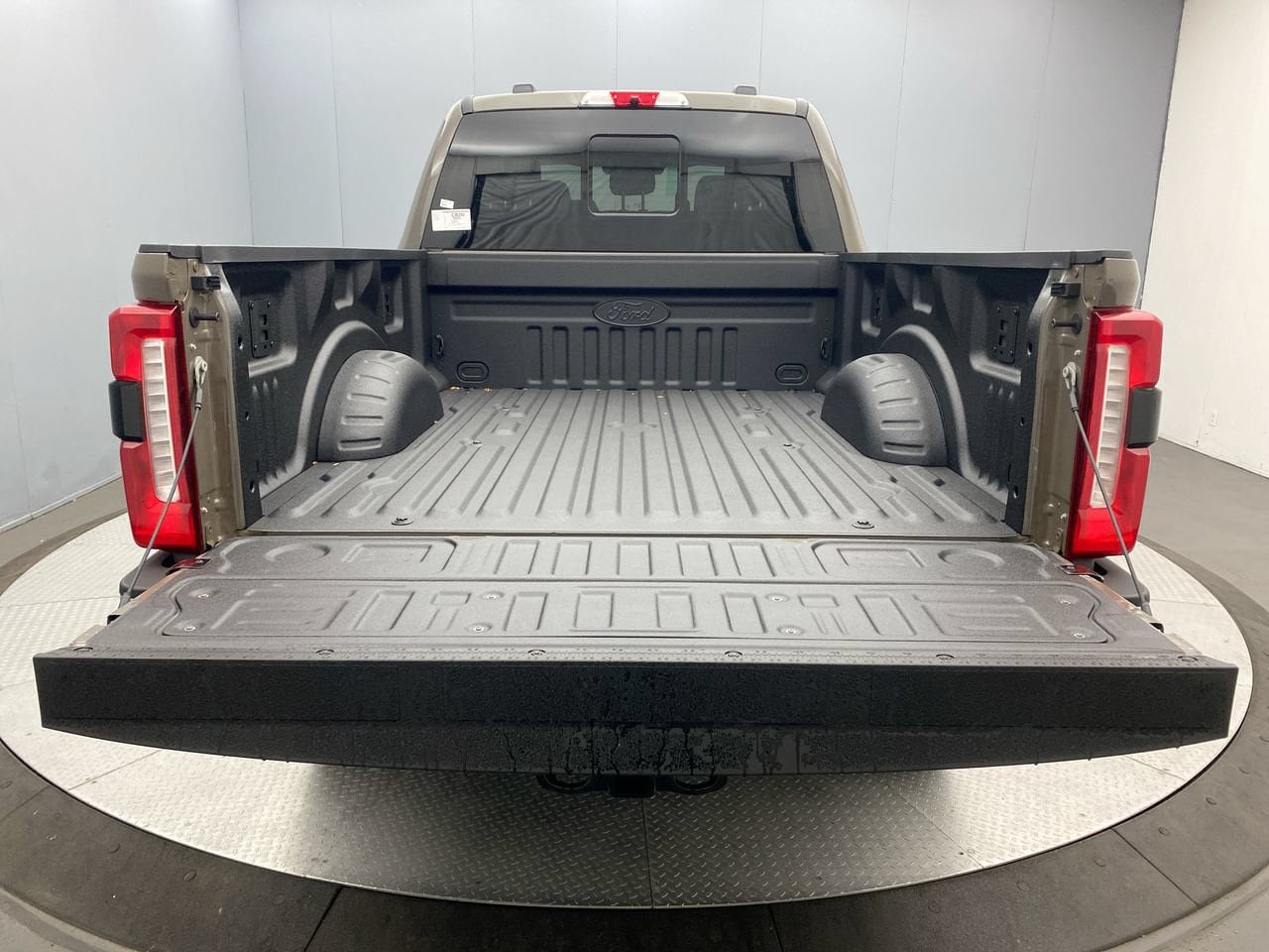 New 2026 Ford F350 XLT w/ XLT Premium Package AWD/4WD image 25