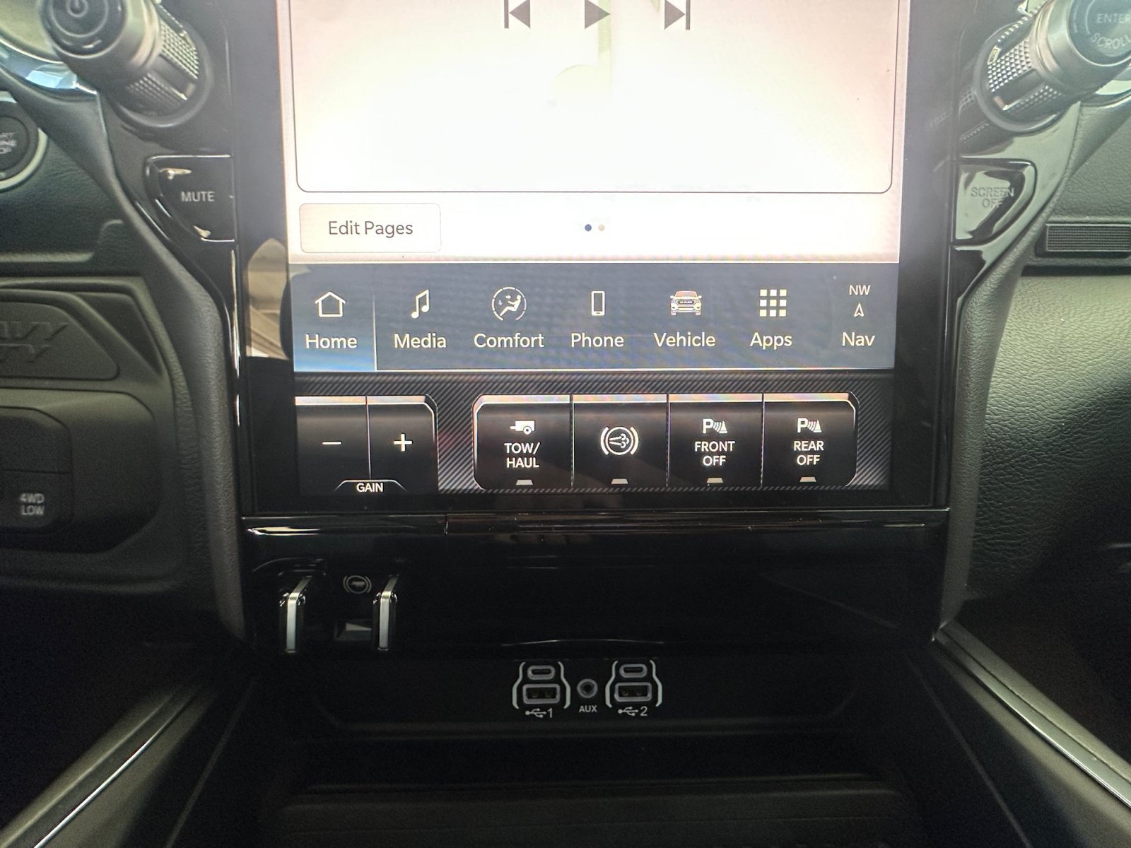 Used 2025 RAM 2500 Laramie AWD/4WD image 21