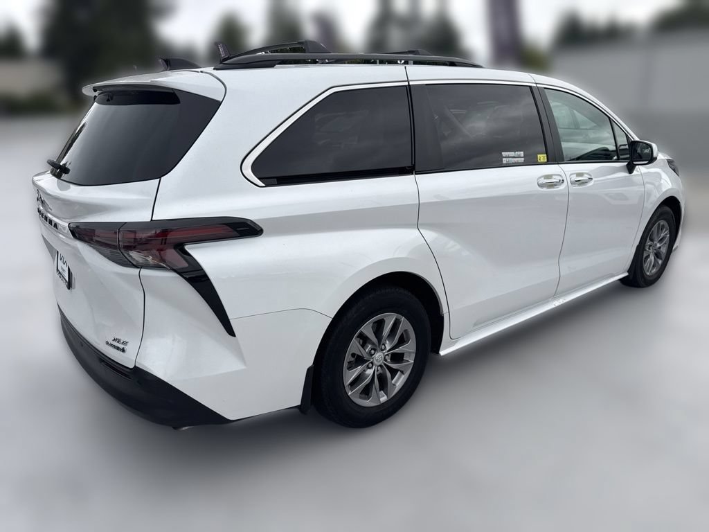 Used 2023 Toyota Sienna XLE AWD/4WD image 12