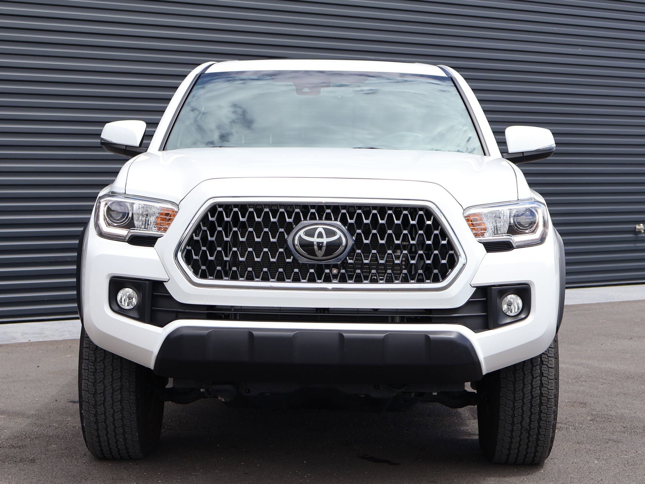 Used 2019 Toyota Tacoma TRD Off-Road AWD/4WD image 2