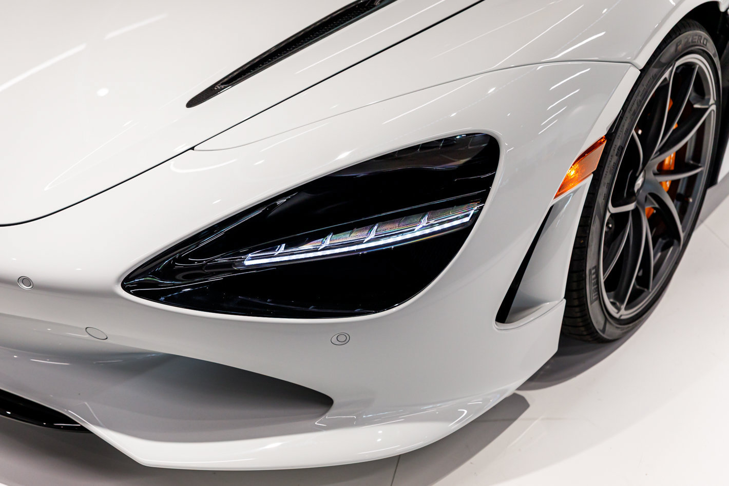 Used 2027 McLaren 750S RWD image 31