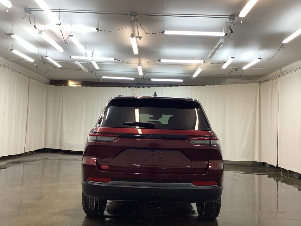 New 2026 Jeep Grand Cherokee Altitude image 7