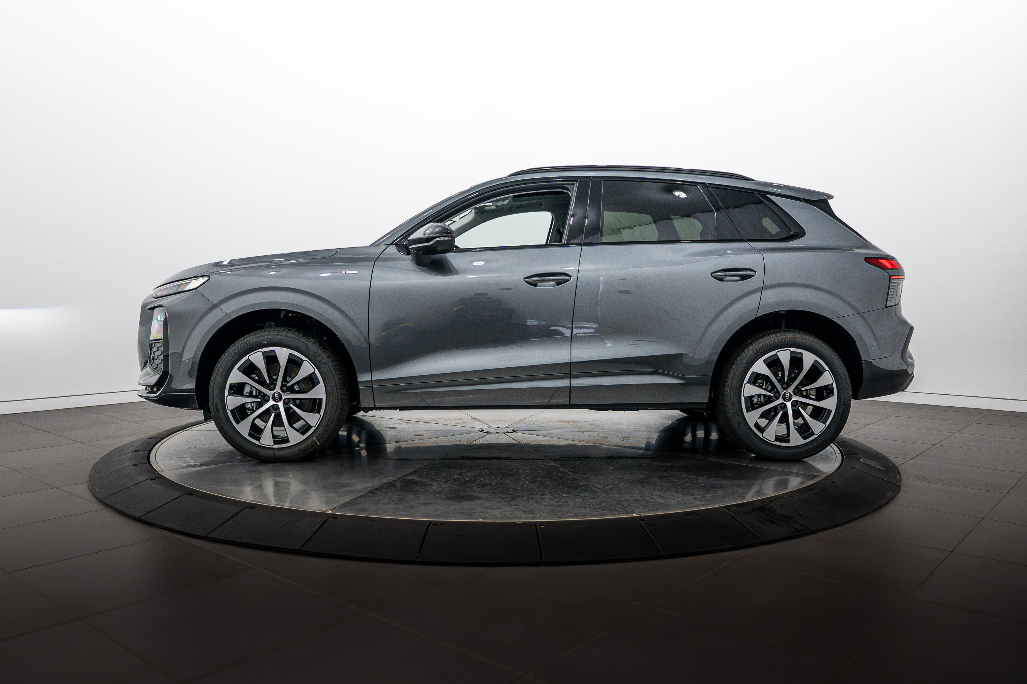 New 2026 Audi Q3 quattro 2.0T AWD/4WD image 6