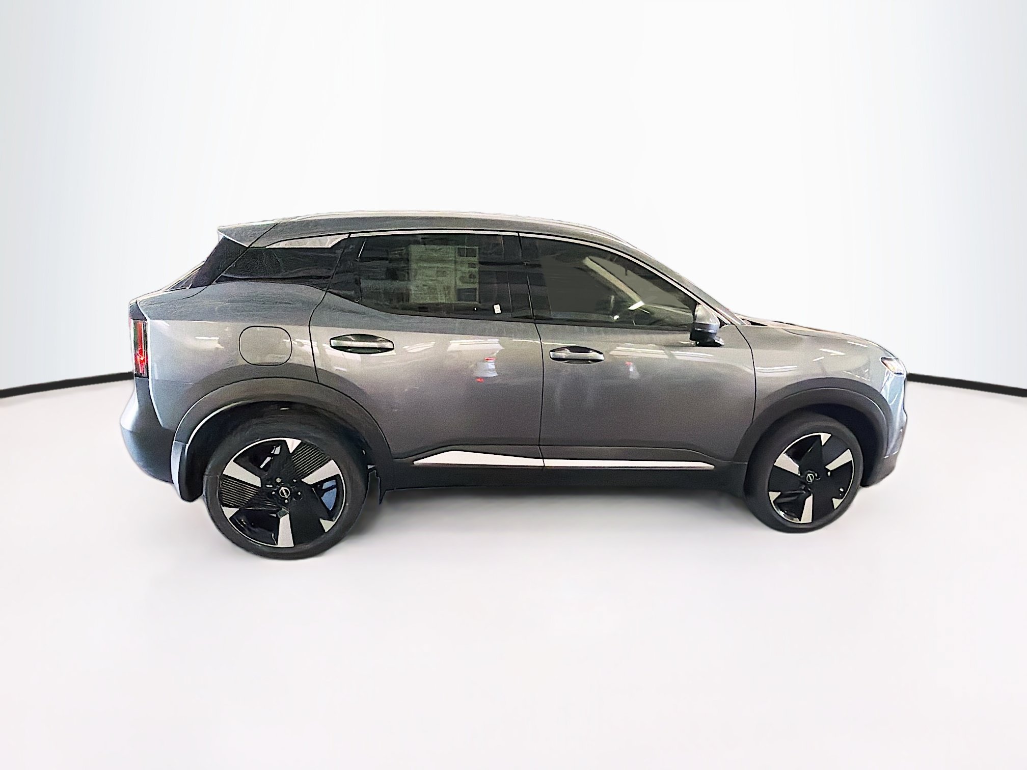 Used 2025 Nissan Kicks SR AWD/4WD image 10