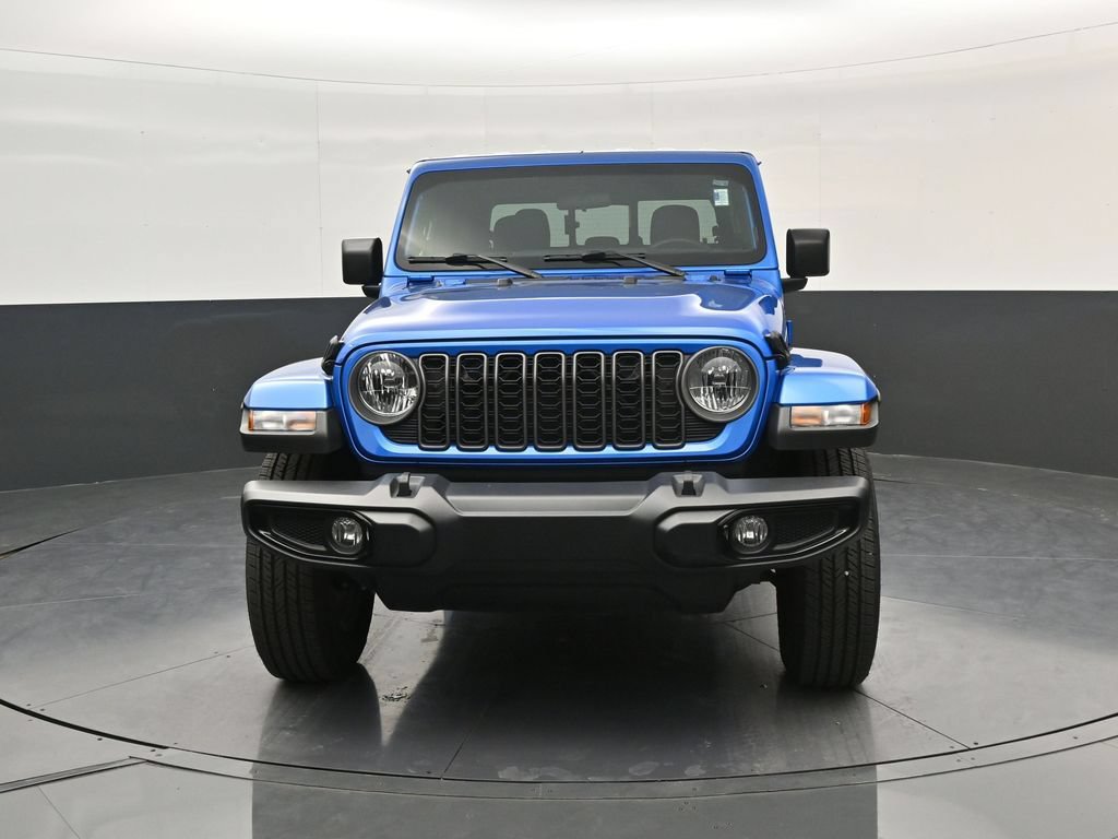 Used 2025 Jeep Gladiator Sport AWD/4WD image 3