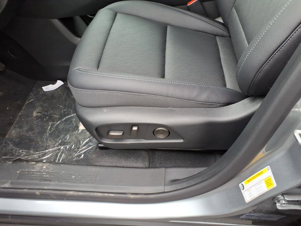 New 2026 Chevrolet Equinox LT w/ Convenience Package II image 8