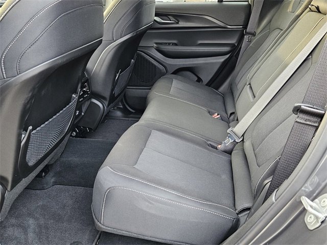 Used 2025 Jeep Grand Cherokee Laredo X image 8