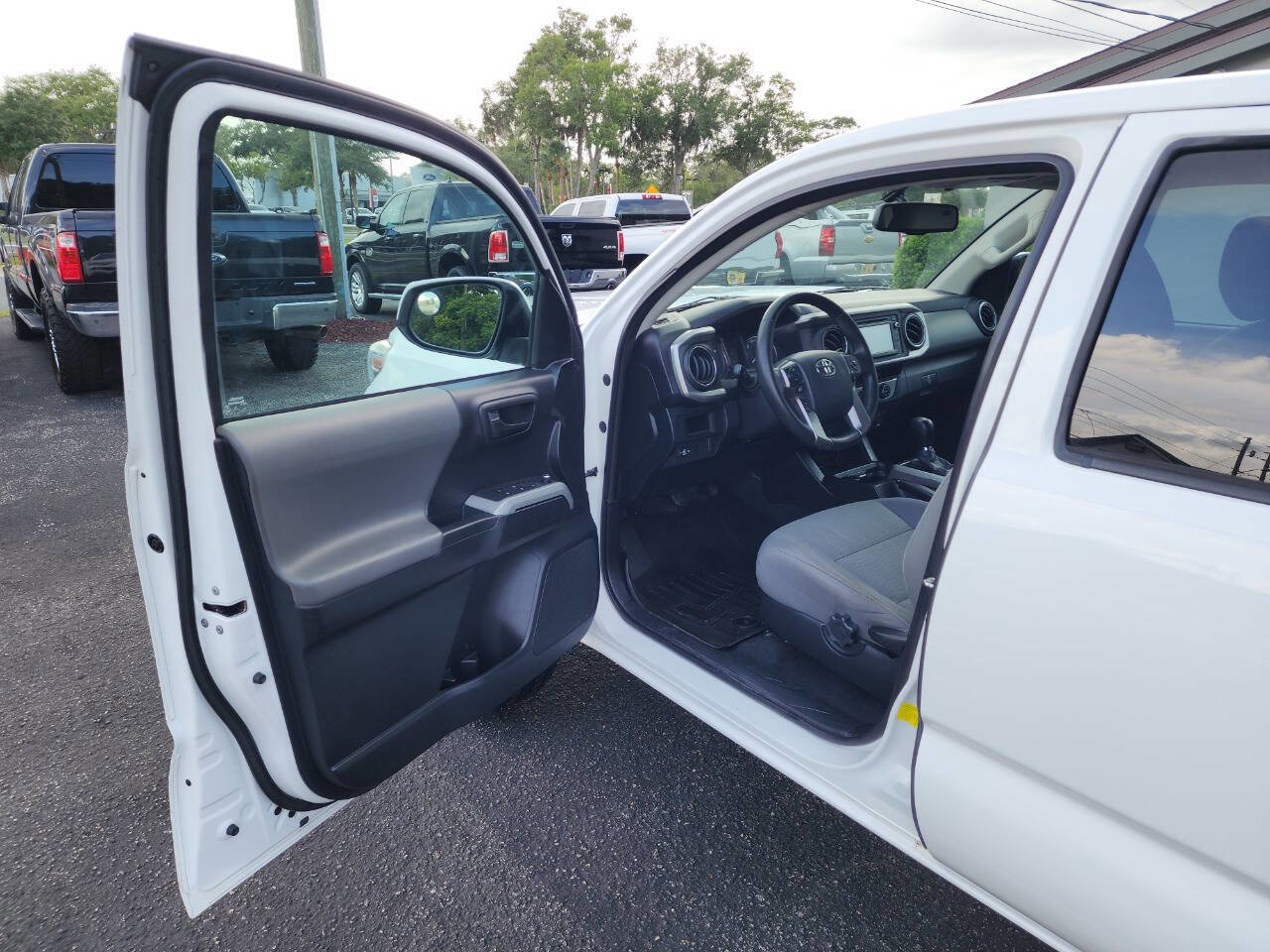 Used 2016 Toyota Tacoma SR5 image 15