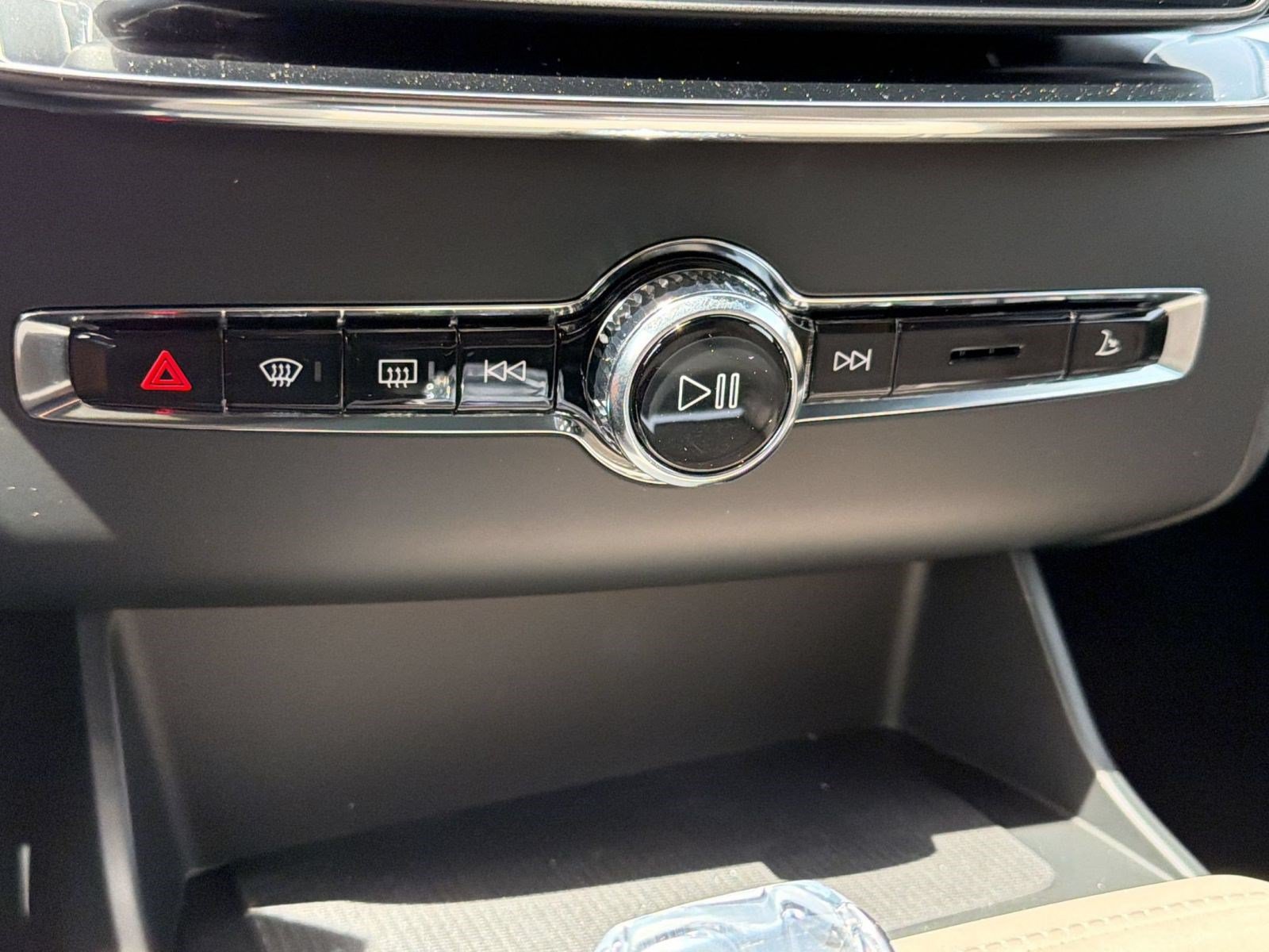 New 2026 Volvo XC90 B6 Ultra w/ Protection Package AWD/4WD image 16