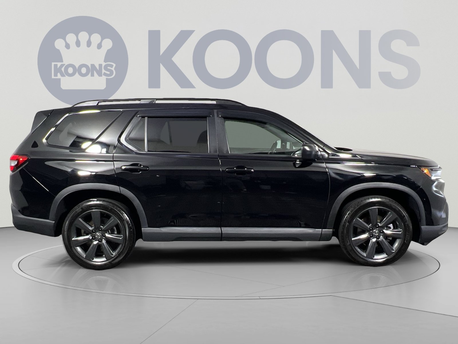 Used 2025 Honda Pilot Sport image 8