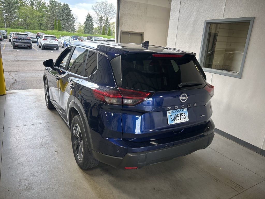 Used 2025 Nissan Rogue SV image 5