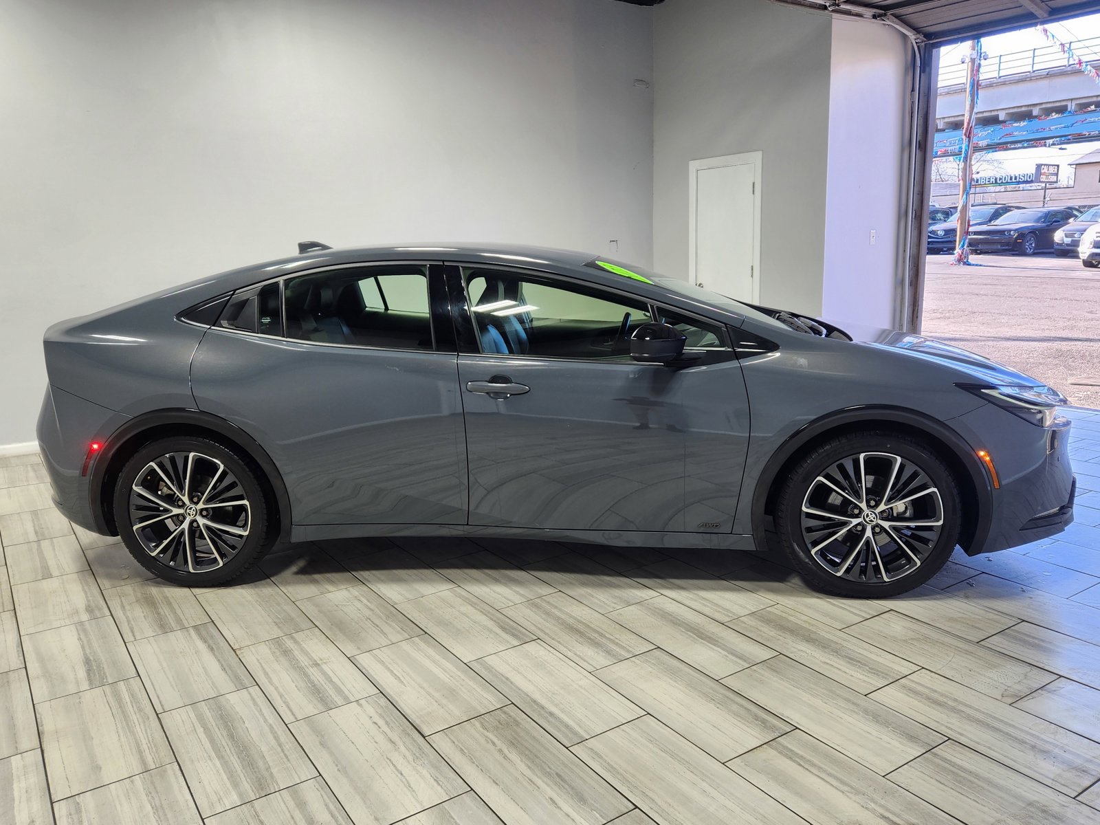 Used 2023 Toyota Prius XLE AWD/4WD image 6