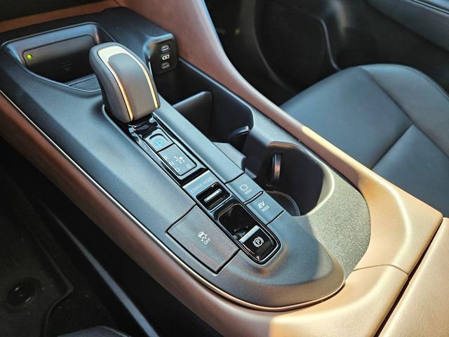 Used 2023 Toyota Crown Limited image 36