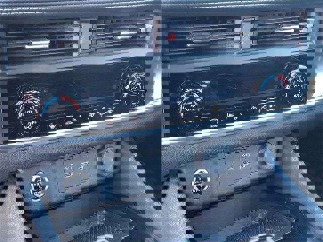 Used 2023 Nissan Rogue SV image 17