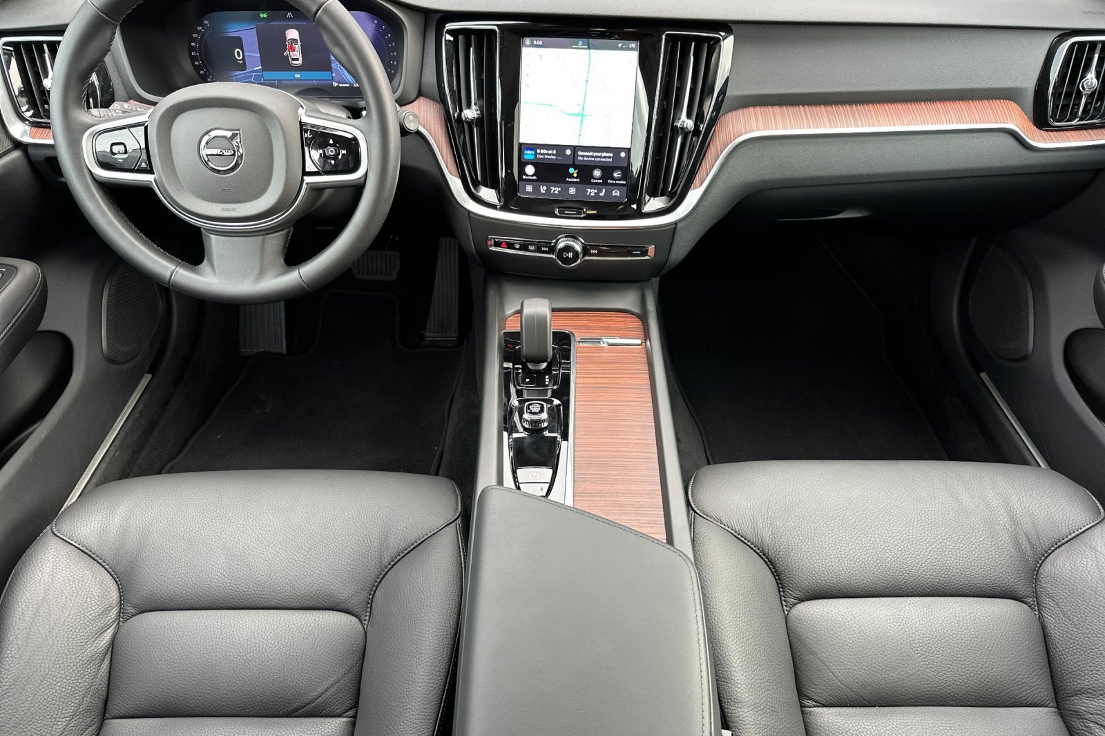 Used 2025 Volvo V60 B5 Cross Country Plus image 13