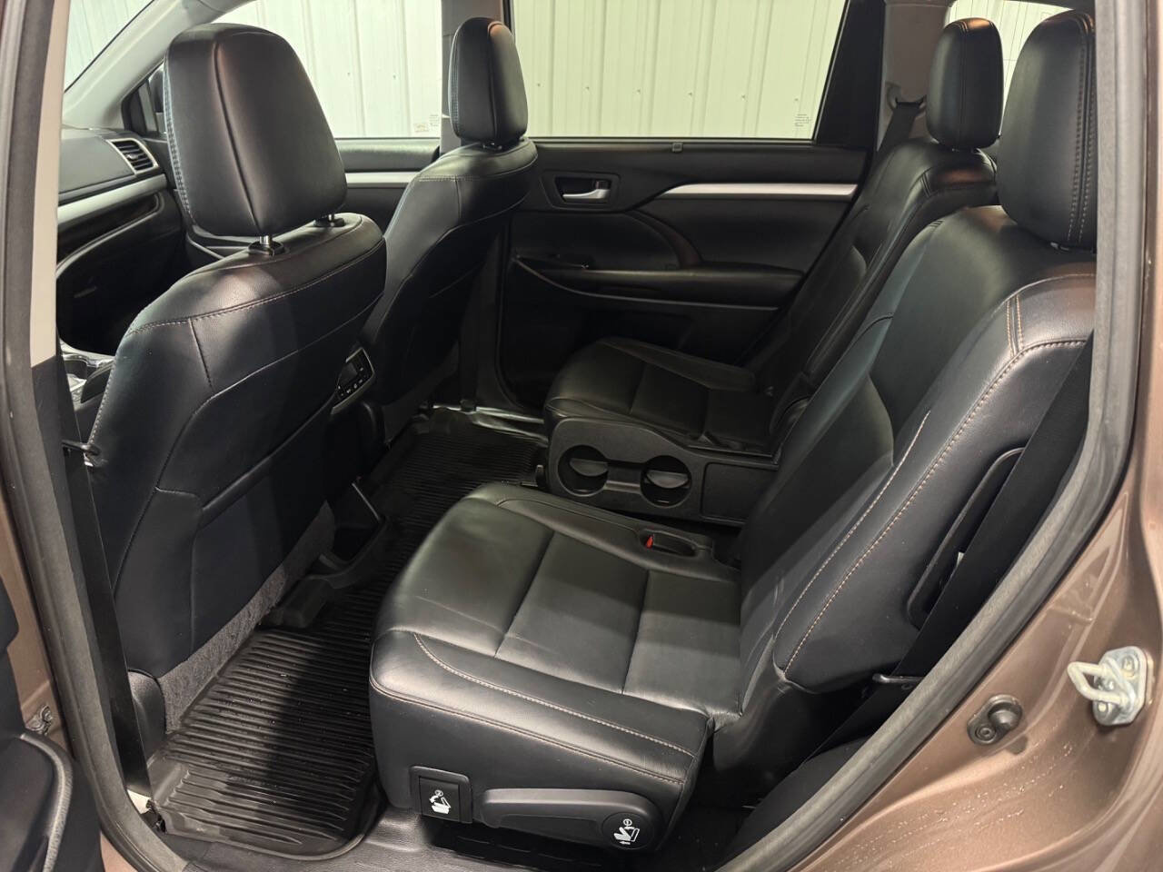 Used 2017 Toyota Highlander XLE image 12