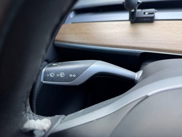 Used 2022 Tesla Model Y Performance image 9