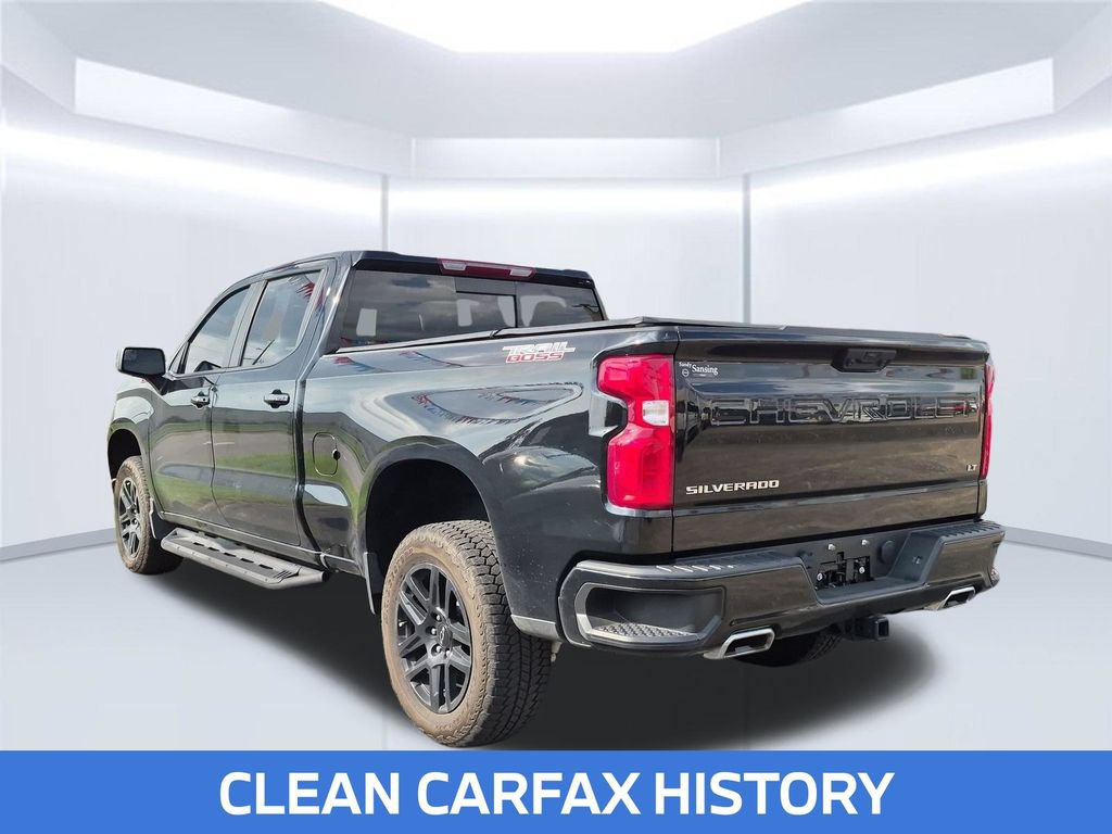 Used 2025 Chevrolet Silverado 1500 LT Trail Boss w/ Convenience Package II AWD/4WD image 2