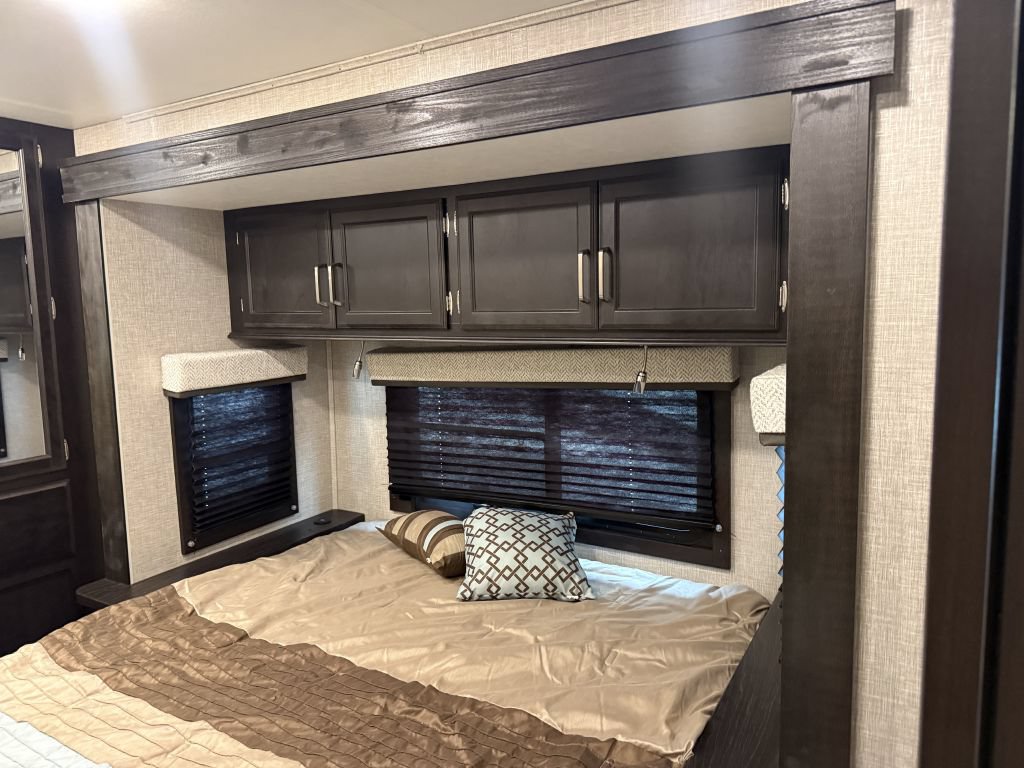 Used 2023 Ford E-450 and Econoline 450 Super Duty w/ Motorhome Prep Package RWD image 62