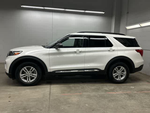 Used 2024 Ford Explorer XLT w/ Equipment Group 202A AWD/4WD image 2