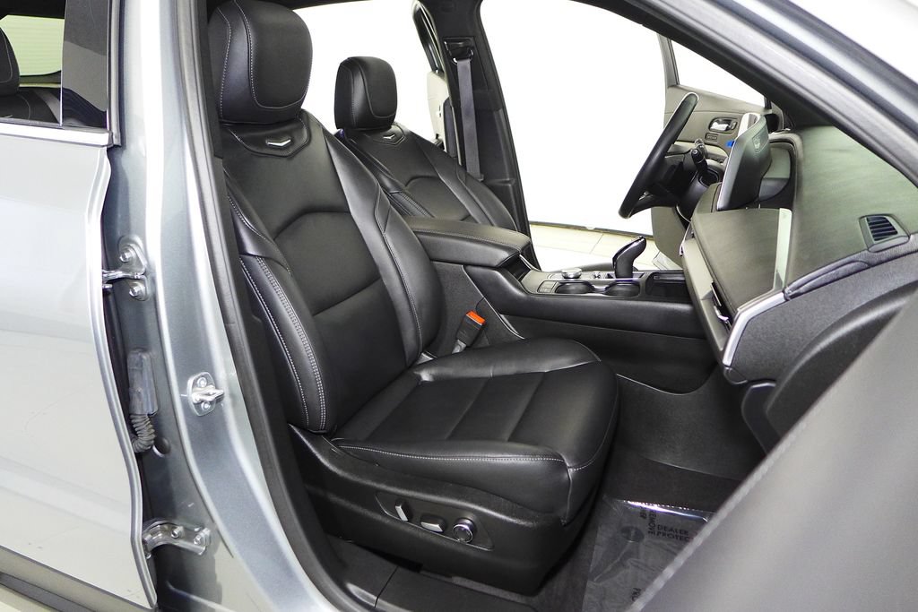 Used 2025 Cadillac XT4 Premium Luxury FWD image 19