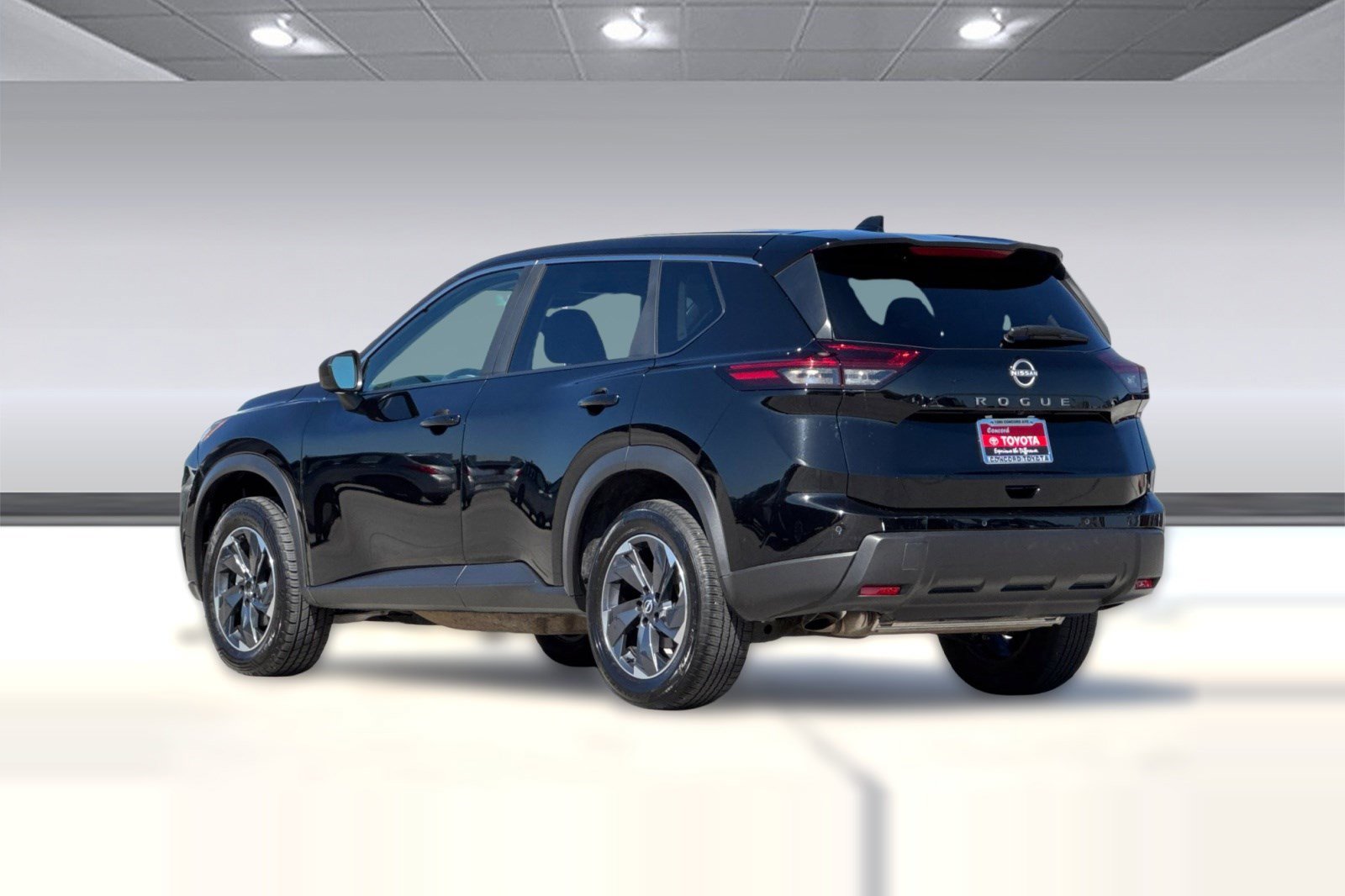 Used 2025 Nissan Rogue SV FWD image 3