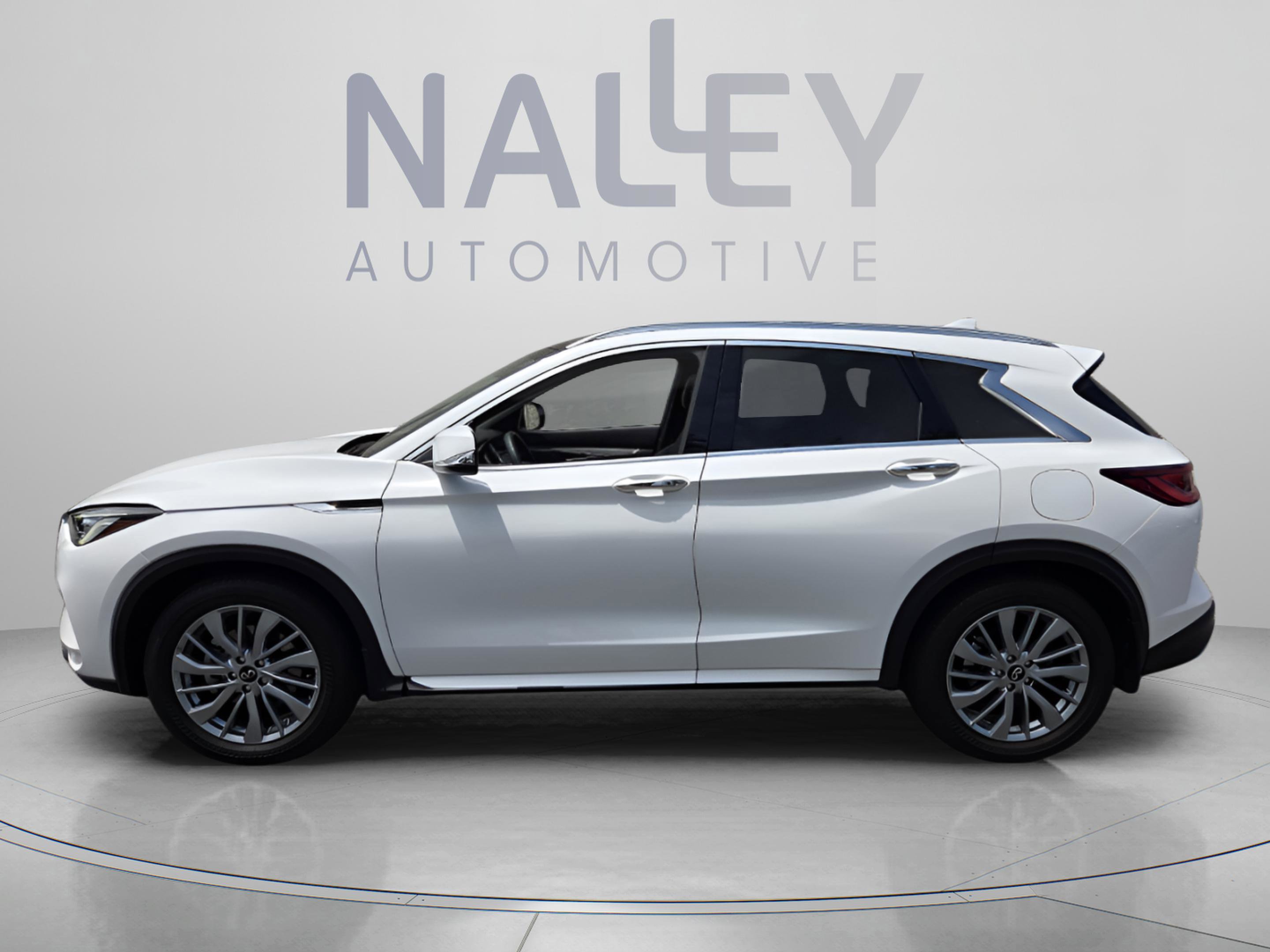 Used 2023 INFINITI QX50 Luxe FWD image 2