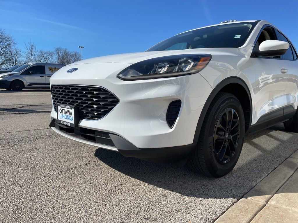 Used 2020 Ford Escape SE image 14