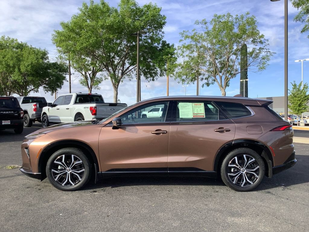 Used 2025 Toyota Crown Signia AWD/4WD image 27