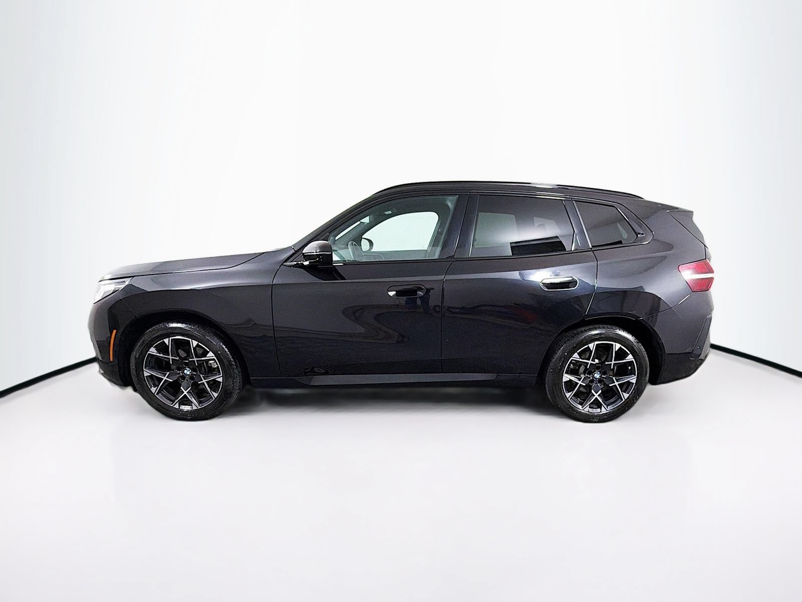 Used 2025 BMW X3 xDrive30i w/ Premium Package AWD/4WD image 4