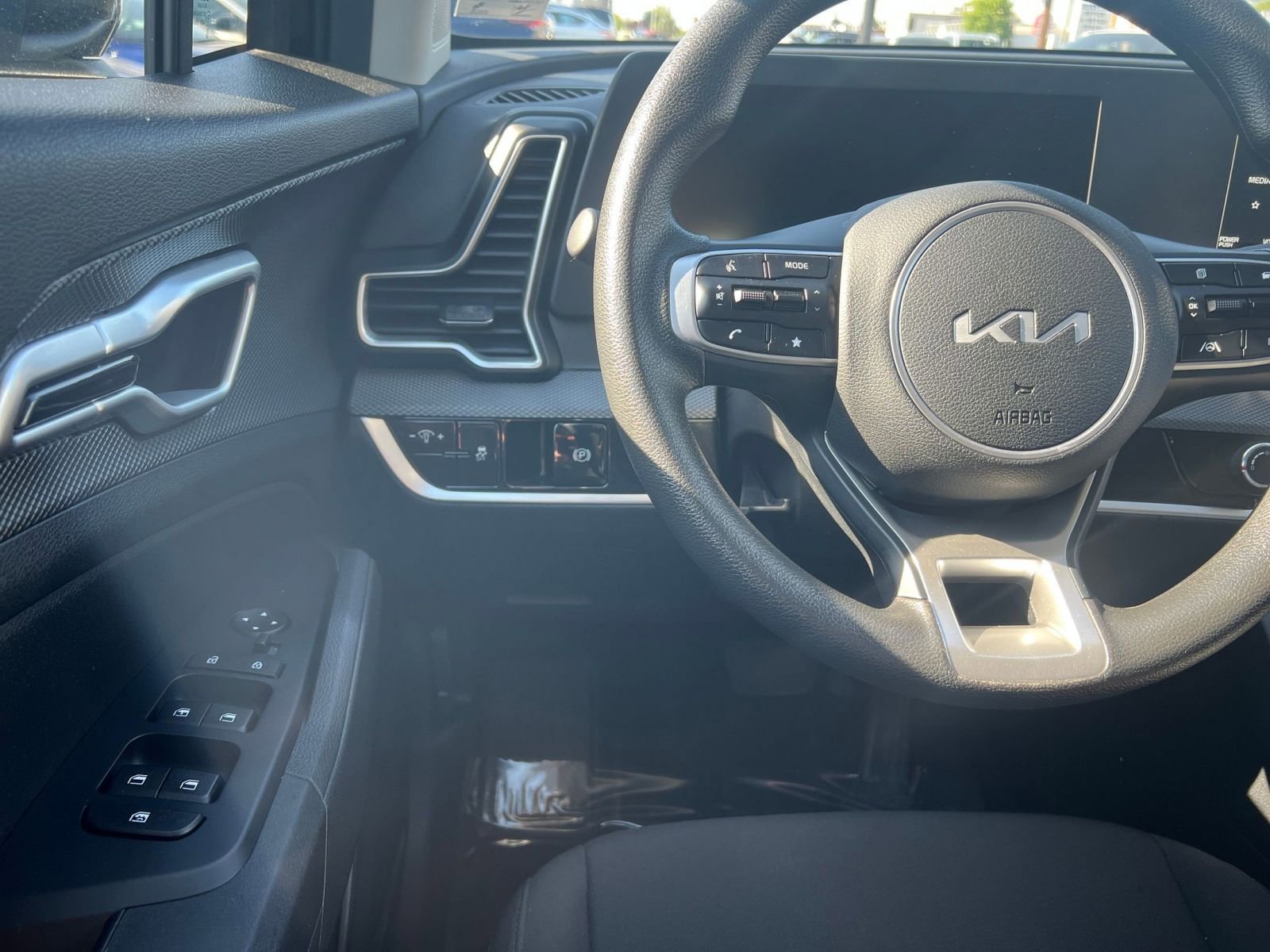 Used 2025 Kia Sportage LX FWD image 33