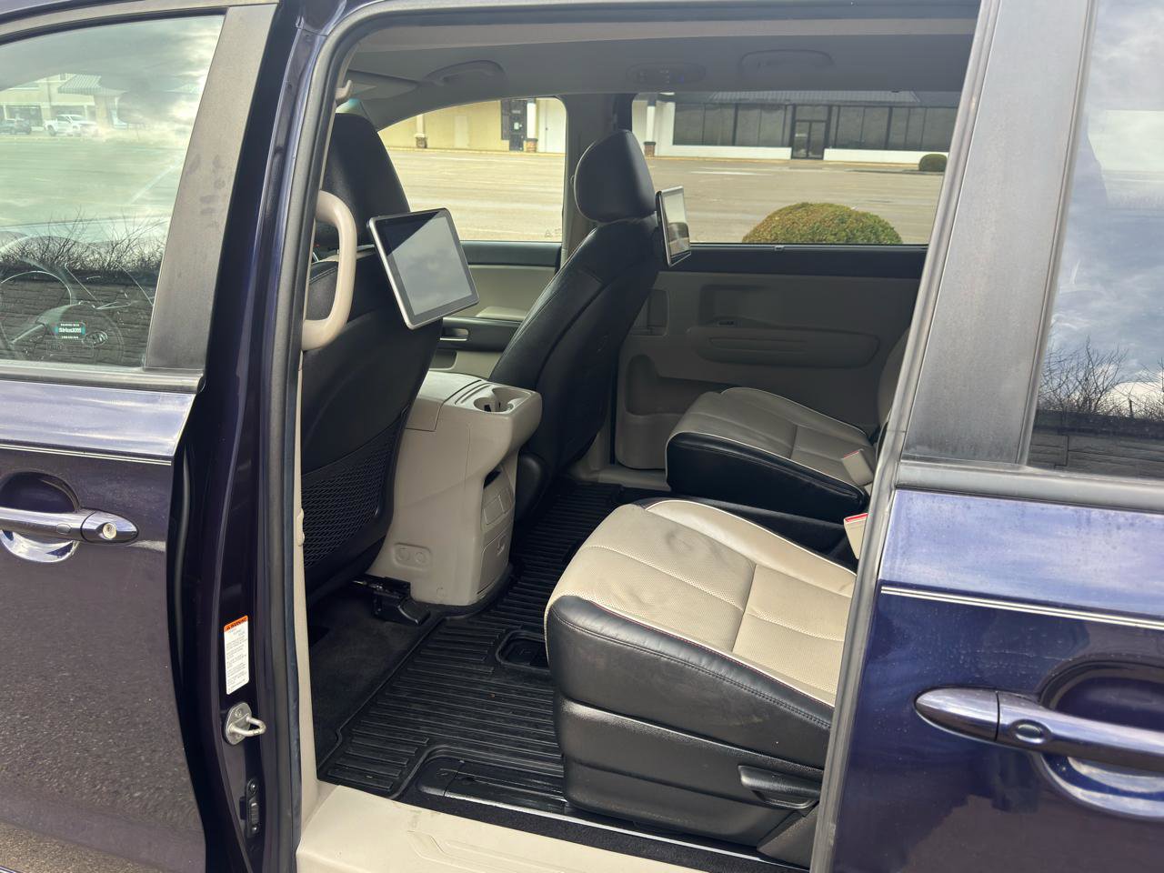 Used 2020 Kia Sedona EX image 48