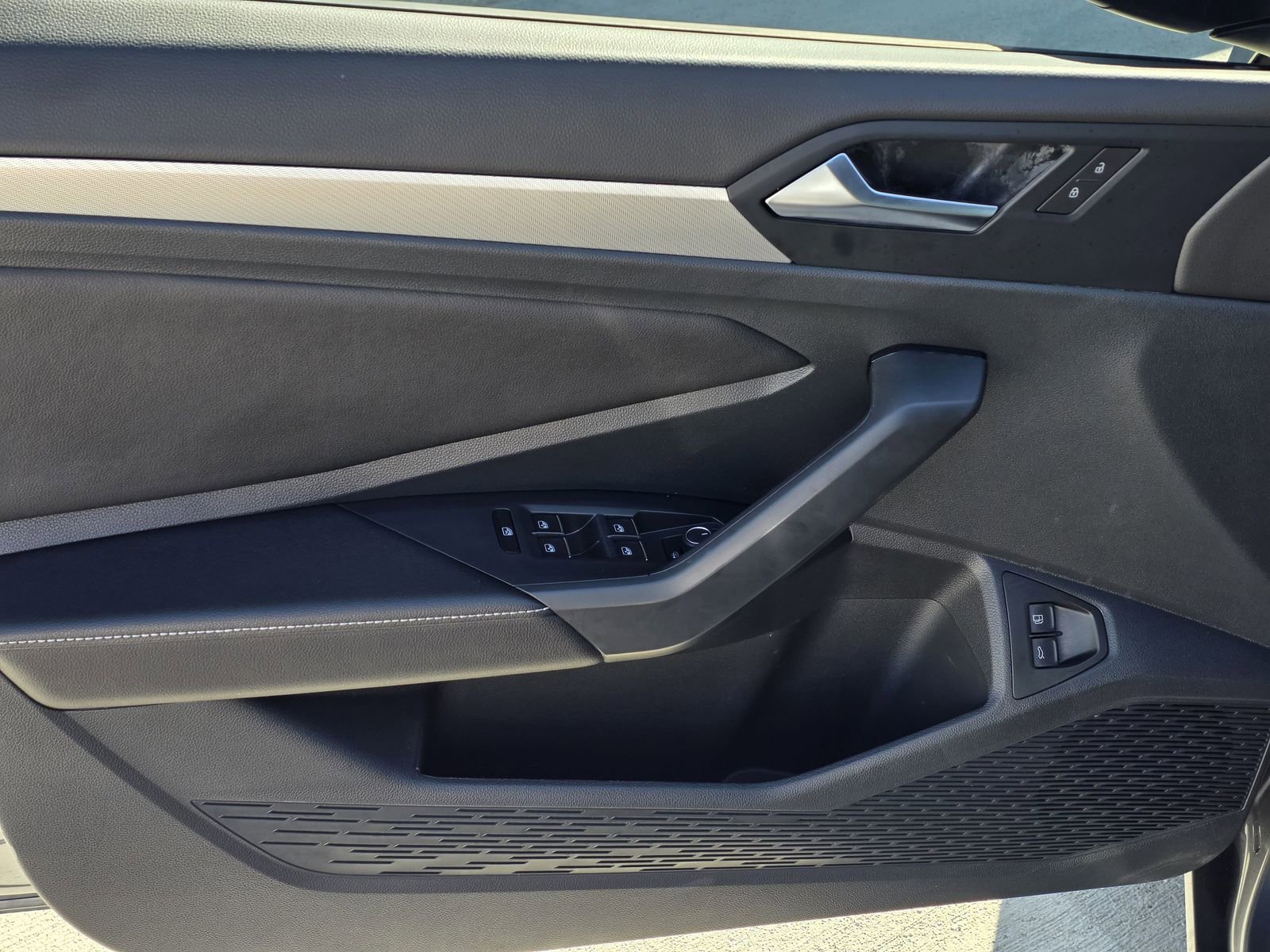 Used 2024 Volkswagen Jetta Sport image 16